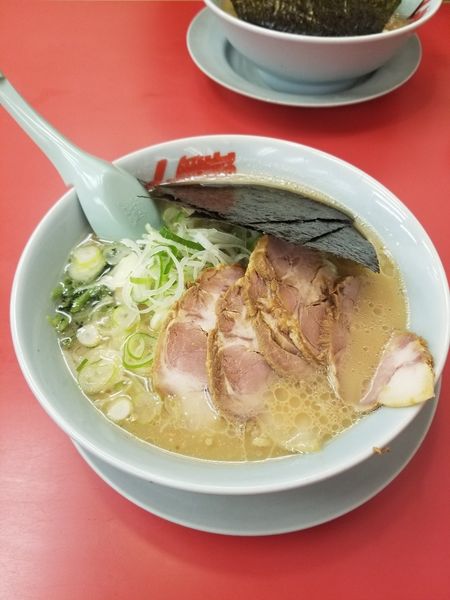 「醤油チャーシュー麺」@山岡家 山梨甲斐店の写真
