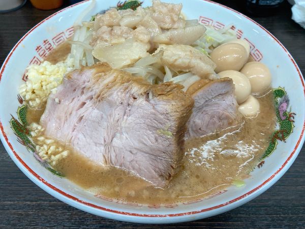 「ラーメン（少なめ）＋うずら」@ラーメン二郎 川越店の写真