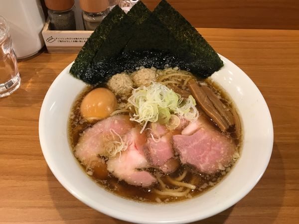 「醤油らーめん　全部のせ」@しののめヌードルの写真