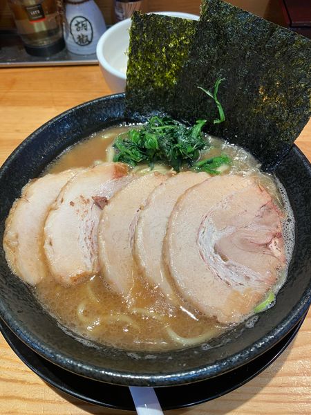 「濃厚とんこつらーめん➕半ライス（無料）➕チャーシュー➕麺固め」@濃厚とんこつラーメン むしゃむしゃの写真