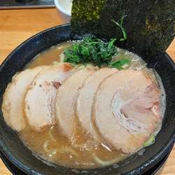 濃厚とんこつらーめん➕半ライス（無料）➕チャーシュー➕麺固め