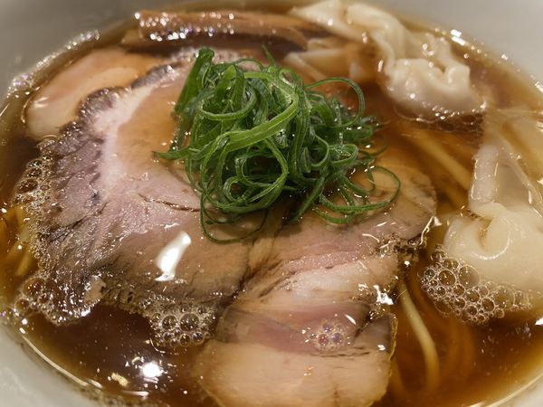 「ワンタン醤油らぁめん（1350円）」@麺 ふじさきの写真