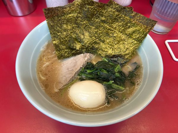 「半熟煮卵ラーメン　麺硬め」@横浜ラーメン武蔵家 薬園台店の写真