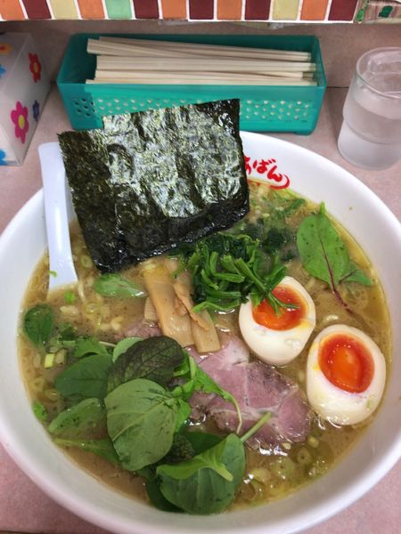 「ラーメン(大盛り)」@横浜ラーメン あばん 上尾西口駅前店の写真