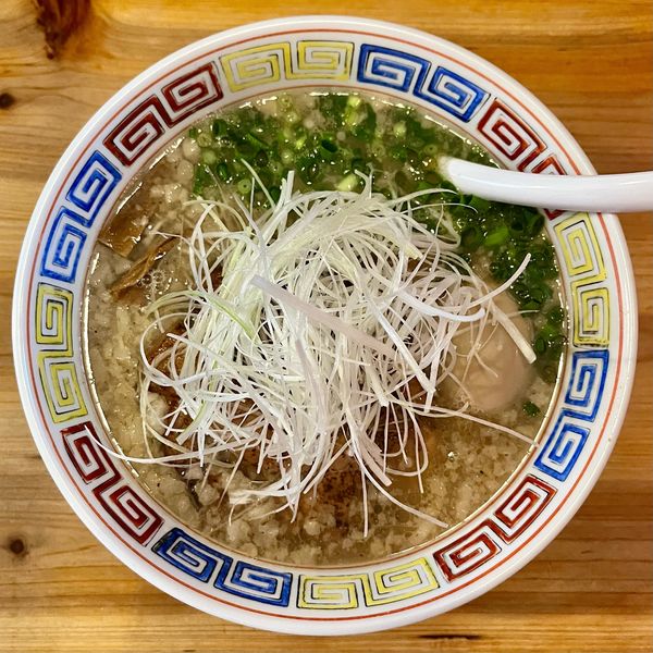 「背脂煮干豚骨（880円）味玉（サービス）」@麺屋 トコロの写真