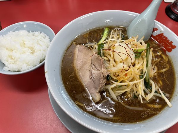 「熟成味噌もやしラーメン　半ライスセット　￥１０２０」@ラーメン山岡家 愛知刈谷店の写真