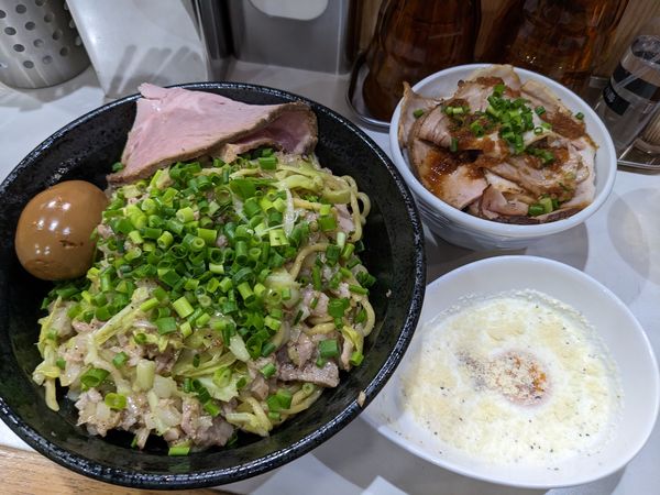 「【限定】牛油そばカルボナーラつけ汁付き＋チャーシュー丼」@麺屋 扇 SENの写真