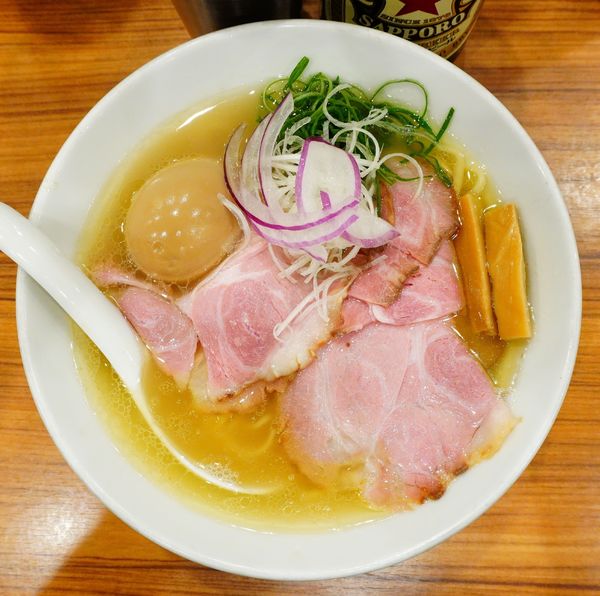 「塩丸鶏味玉＋ビンビール」@中華そば ココカラサキゑの写真