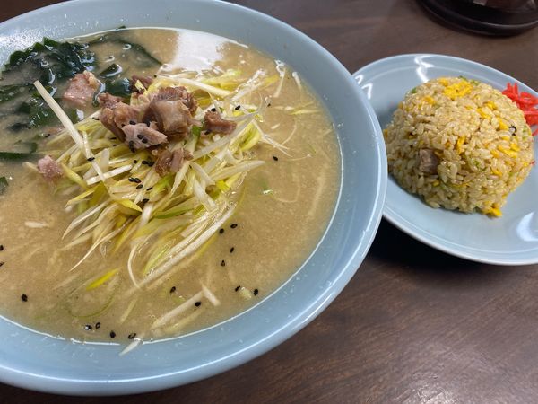 「白味噌ネギラーメン　半チャーハン」@NEWラーメンショップR4の写真