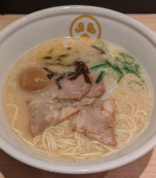 「とんこつ 味玉」@TOKYO 豚骨 BASE MADE by 博多一風堂 ecute品川サウス店の写真