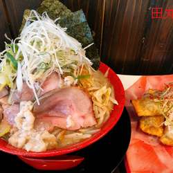 あぶら豚そば（880円）、棒餃子（CP）