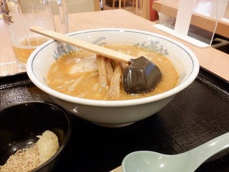「ハーフらーめん　味噌」@札幌らーめん大心 新千歳空港店の写真