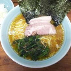 ラーメン並盛（かため多め）　650円