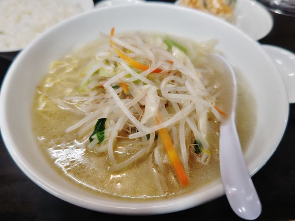 「タンメン６８０円２個ギョーザ２３０円半ライス１８０円」@南京亭 瑞穂店の写真