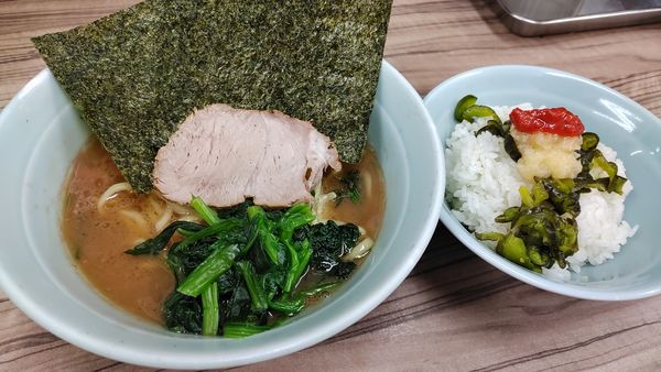「ラーメン　硬め濃い多め」@横浜ラーメン 武蔵家 武蔵境店の写真