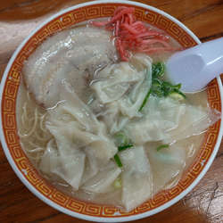 ワンタン麺 700円