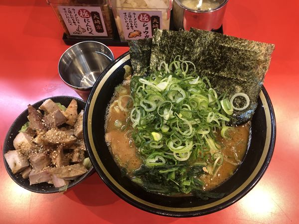 「九条ネギ海苔らーめん (並) キャベチャ」@横浜家系ラーメン 大﨑家の写真