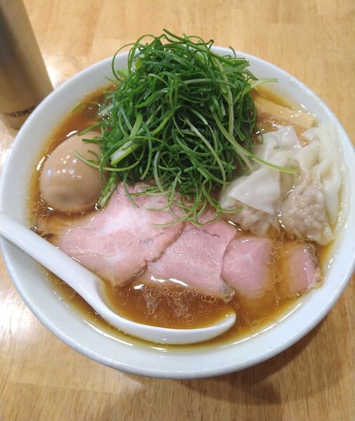 「丸鶏特製ラーメン（大盛り）+九条ネギ」@中華そば ココカラサキゑの写真