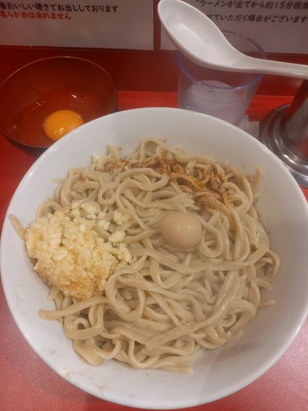 「油そば少な目￥780＋生玉子￥50」@麺屋HEROの写真