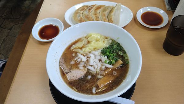 「にぼし醤油¥900+餃子」@麺蔵 あつおの写真