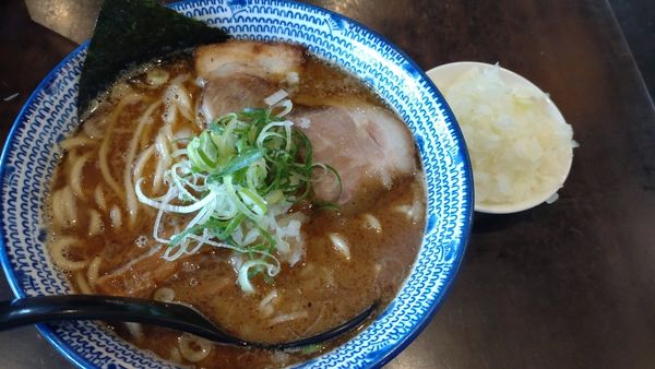 「濃厚中華そば（玉ねぎトピ）」@麺 やまだの写真