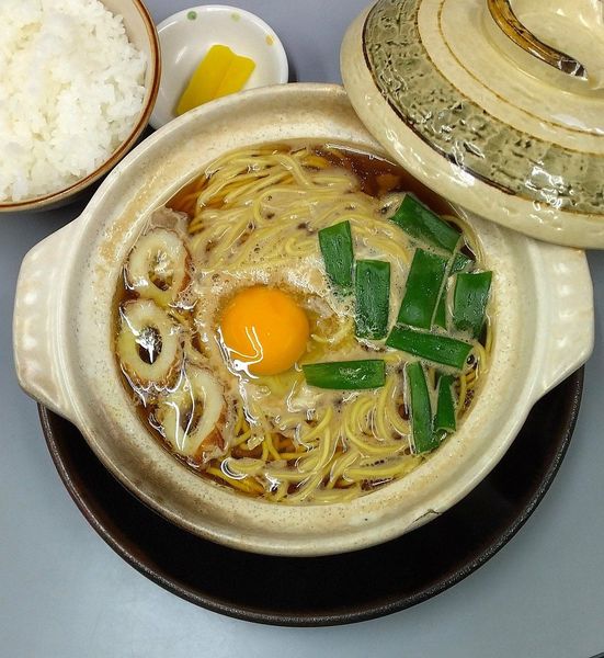 「鍋焼きラーメン(醤油) 700円」@鍋焼きラーメン まゆみの店の写真