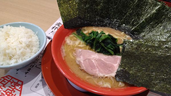 「武蔵家ラーメン、海苔、ライス」@吉祥寺 武蔵家 笹塚店の写真