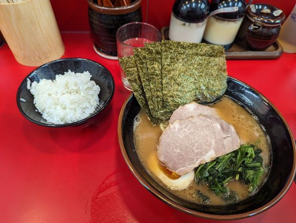 「特製ラーメン、ライス」@横浜ラーメン 山本家の写真