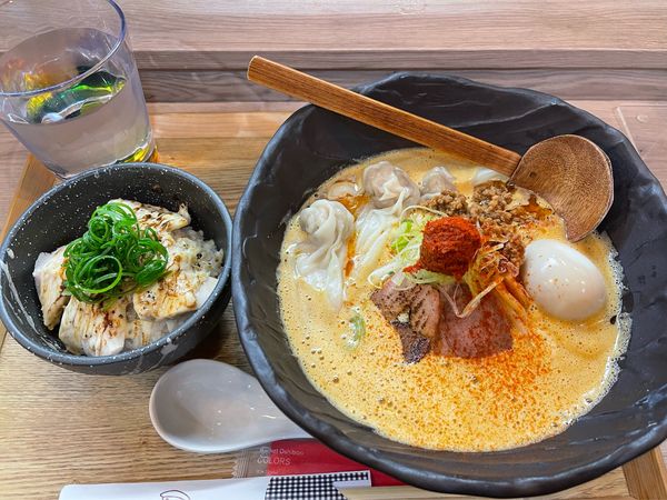 「辛味噌濃厚えびそば+わんたん+炙り鶏マヨ丼+味玉(ポイントの特典」@えびそば 緋彩の写真