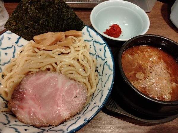 「つけ麺＋辛玉」@兎に角 柏高島屋ステーションモール店の写真