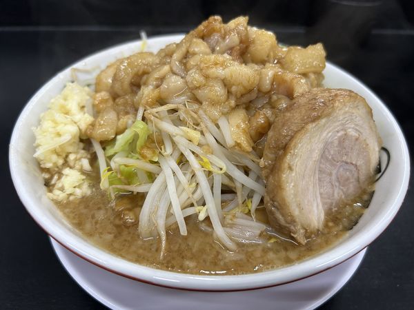 「ラーメン（並）950円（ニンニク、アブラ）+味玉（サービス）」@とんこつラーメン男盛の写真