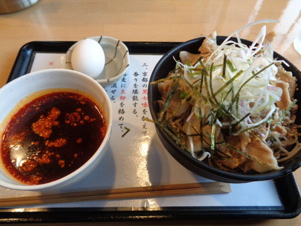「ラー油肉蕎麦 800円」@和食・うな串・肉蕎麦 ふくやの写真