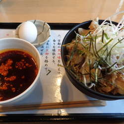 ラー油肉蕎麦 800円