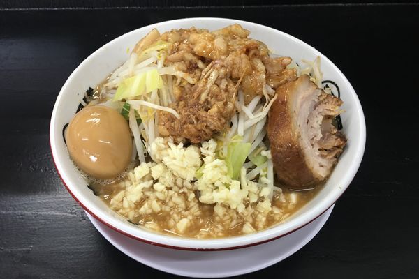 「ラーメン 並(ニンニク アブラ)＋味玉(オープンサービス)」@とんこつラーメン男盛の写真