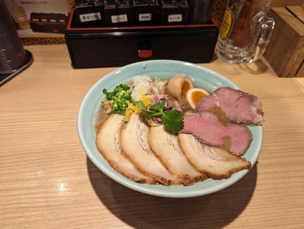 「中華そば・全部のせ」@自家製麺 MENSHO TOKYOの写真