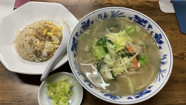 「タンメン570円、半チャーハン370円」@五十番の写真