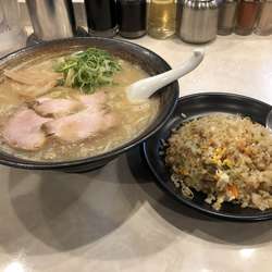 味噌ラーメン 半チャーハン