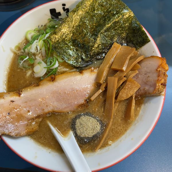 「トンコツ 煮干らーめん850円」@らーめん よし丸の写真