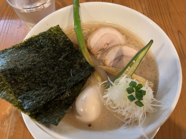 「特製豚白湯ラーメン　1000円」@ろく月の写真