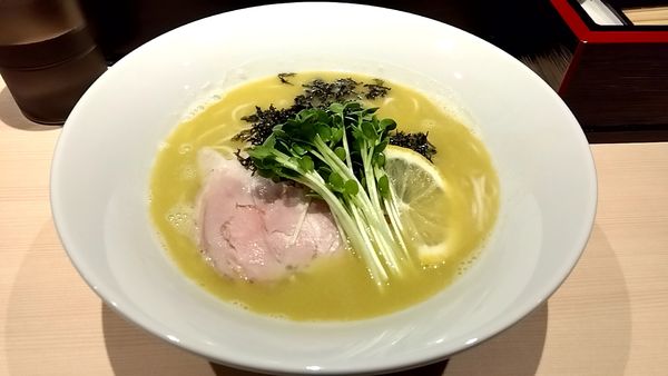「牡蠣白湯らーめん（９００円）＋替玉（１００円）」@麺処 ますやの写真