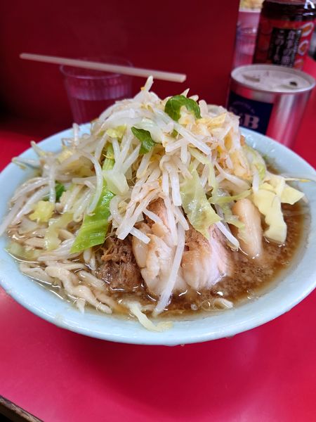 「大豚　野菜マシ  ニンニク　カラメ」@ラーメン二郎 三田本店の写真