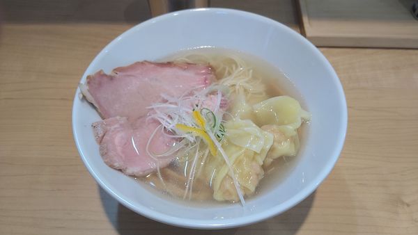 「淡麗雲呑塩そば¥950-」@「七色の落書き」の写真