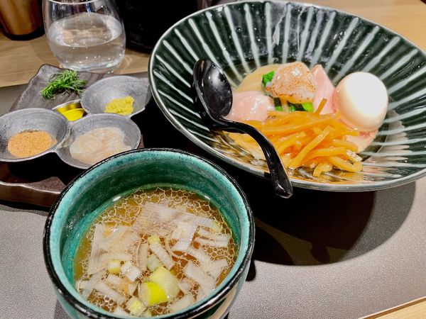 「帆立の昆布水つけ麺黒【醤油】半麺　1100」@Tokyo Style Noodle ほたて日和の写真