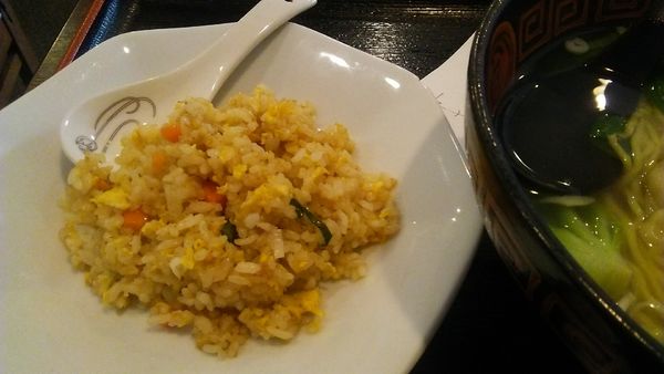 「サービス定食 ワンタン麺＋半チャーハン 880円」@中国料理 瑩瑩の写真