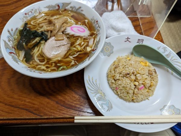 「ラーメン600円＋半チャーハン250円」@中華料理 大明飯店の写真