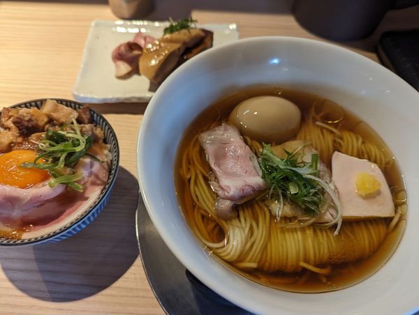 「特製中華そば　チャーシュー丼」@麺道 麒麟児の写真