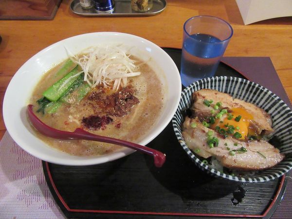 「限定　虎巴徠担々麺（９００円）＋肉めし３００円」@貝出汁 まぜそば 虎巴徠の写真
