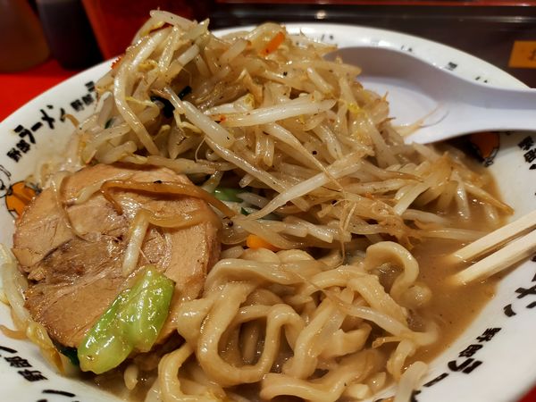 「豚骨野郎・大盛」@野郎ラーメン 渋谷センター街総本店の写真