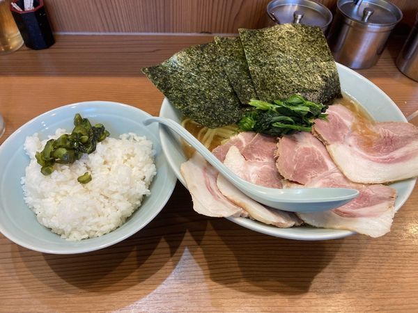 「チャーシューメン中(カタメコイメオオメ)¥950+無料ライス」@横浜家系ラーメン 武蔵家 秋津店の写真