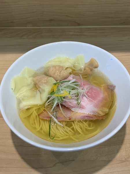 「淡麗雲呑塩そば950円」@「七色の落書き」の写真